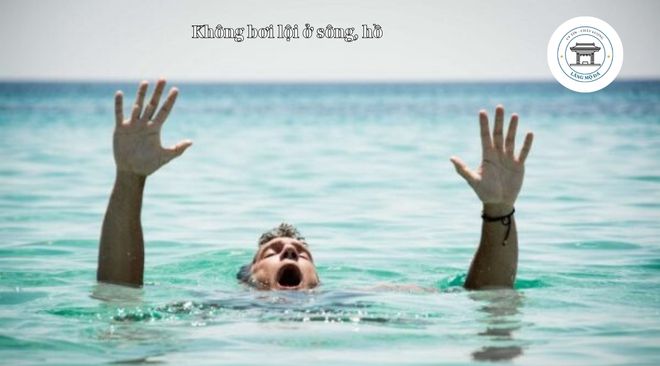 Không bơi lội ở sông, hồ tháng cô hồn